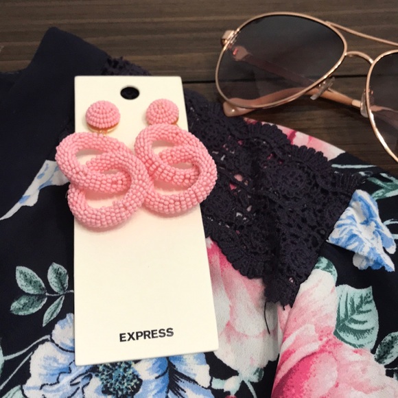 🌸 Interlocking Seed Bead Drop Earrings 🌸 - Picture 3 of 6